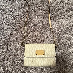 Micheal Kors jet set crossbody